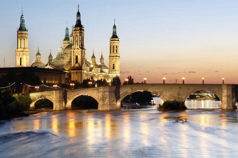 Zaragoza Y Sus 2 Catedrales Apartment Exterior foto